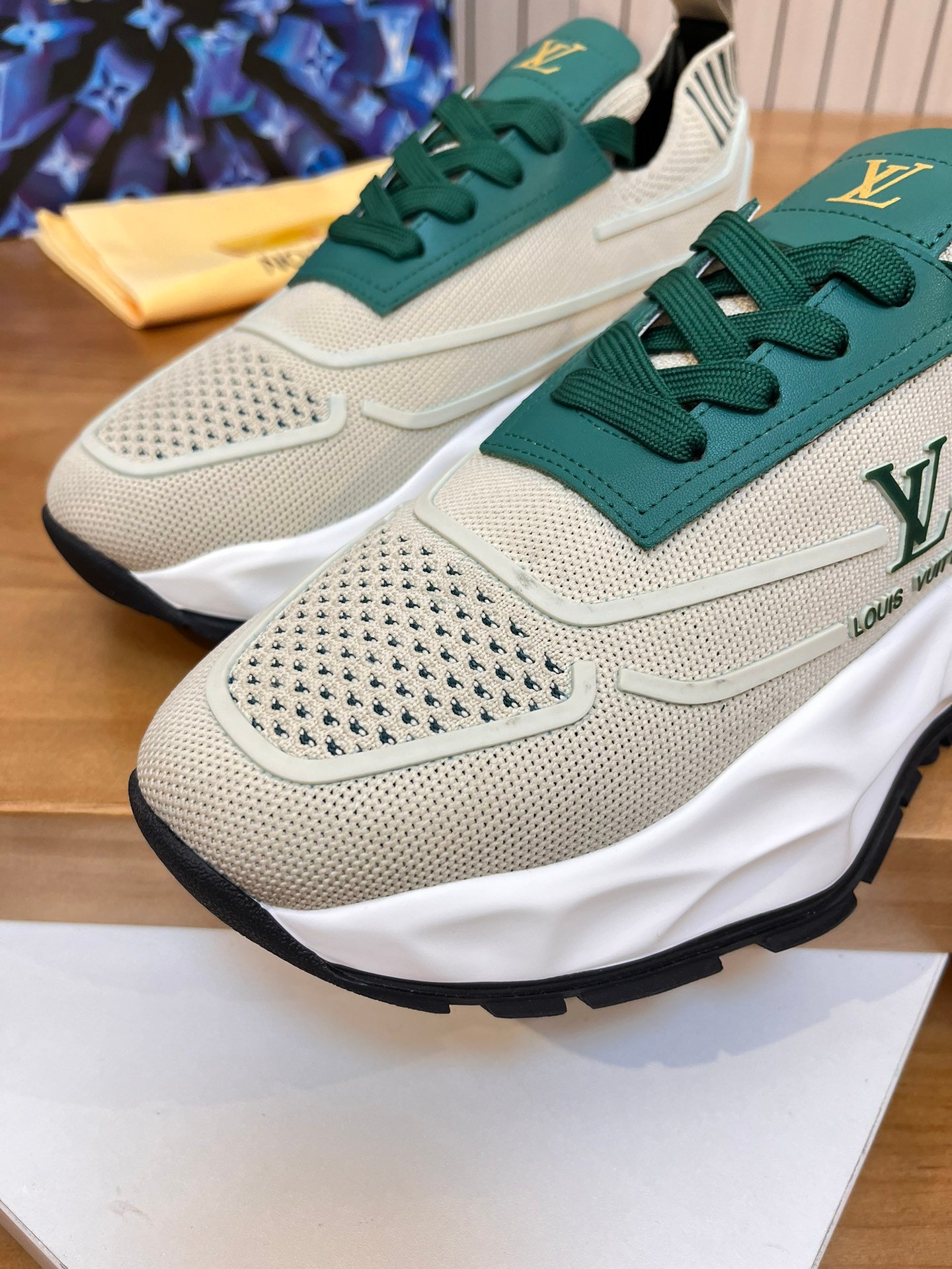 Lv original 100% thumbnail