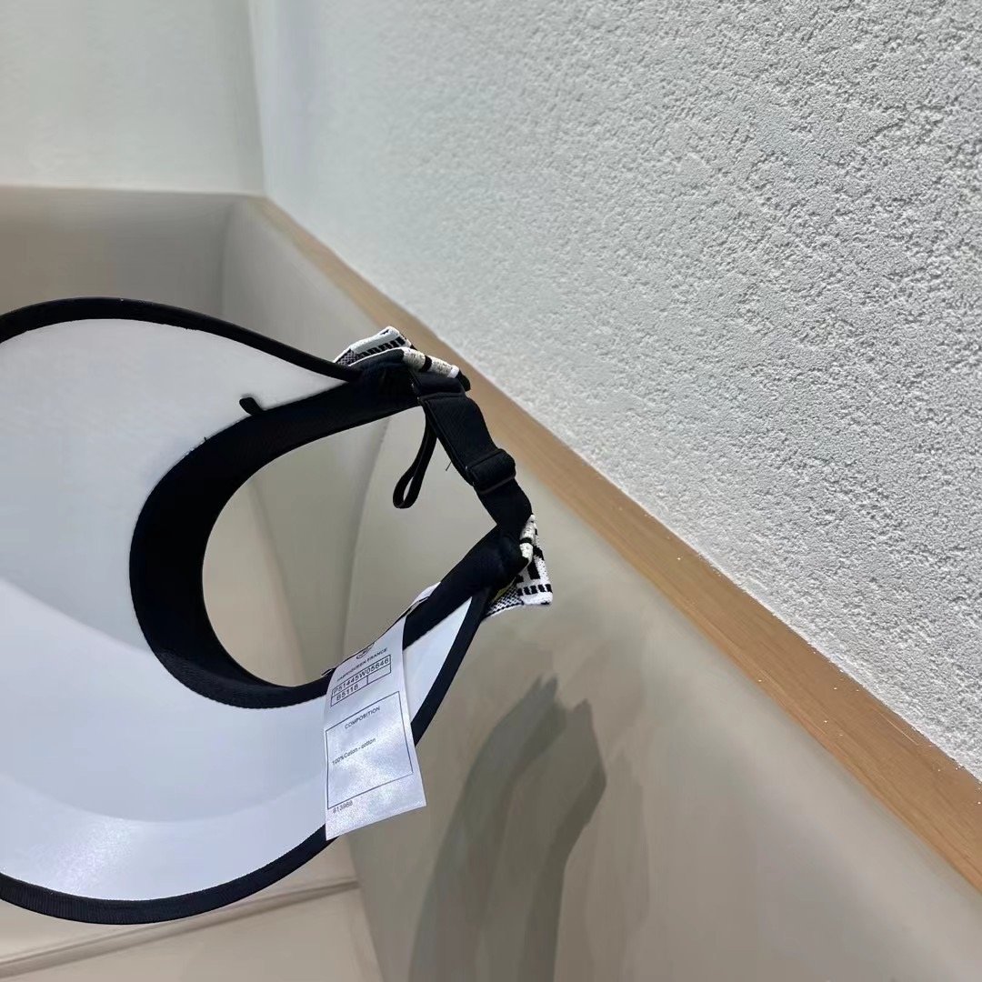 Hats branded 100% original thumbnail