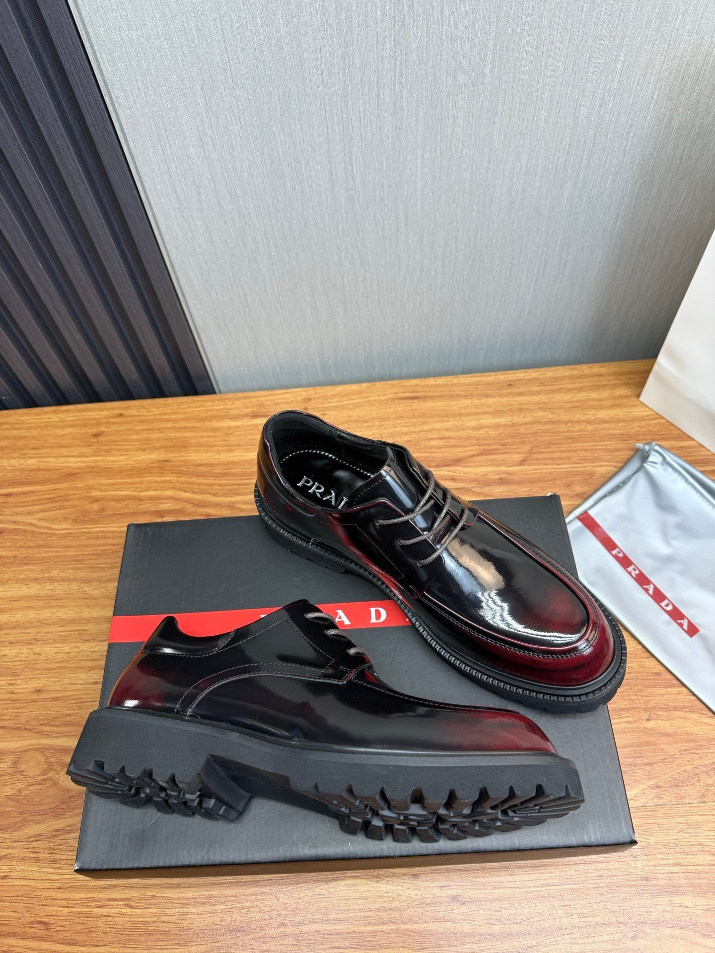 Prada 100% original thumbnail