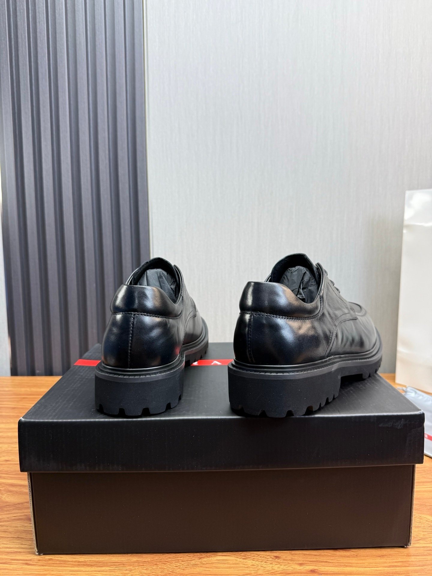 Prada 100% original thumbnail