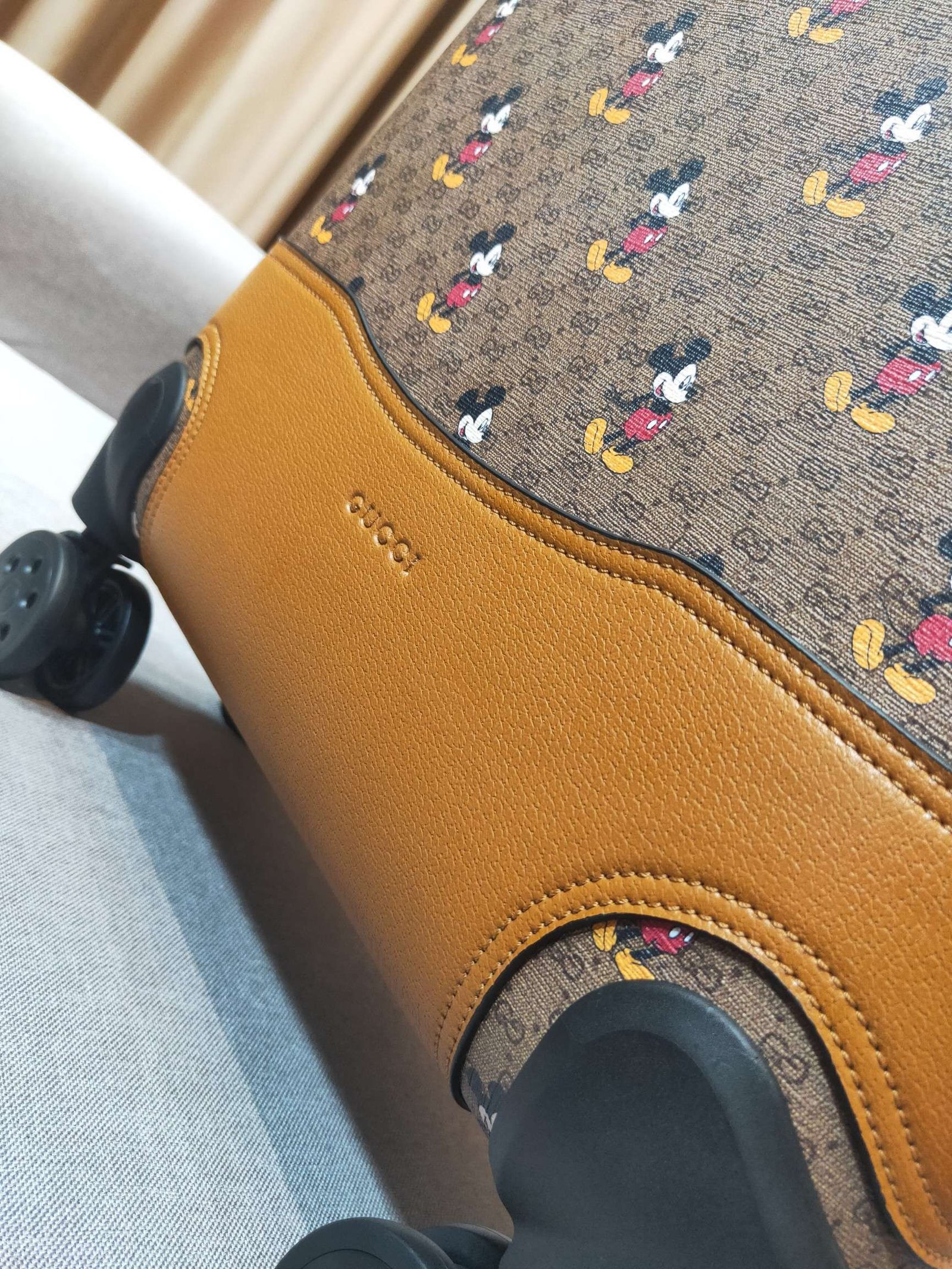 Disney x Gucci Globe-Trotter carry-on luggage 100% original thumbnail