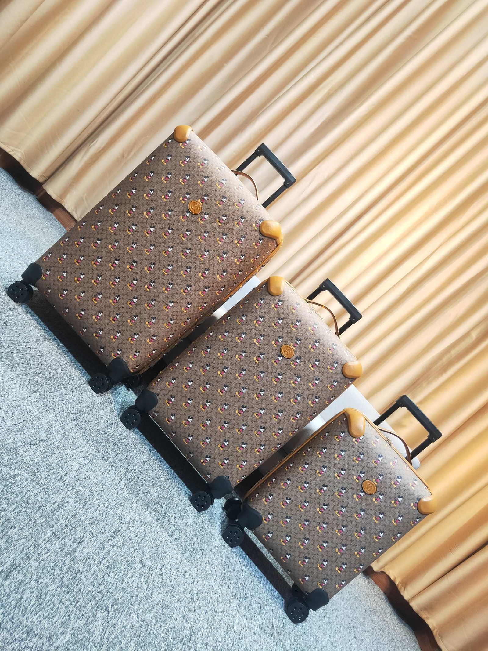 Disney x Gucci Globe-Trotter carry-on luggage 100% original thumbnail