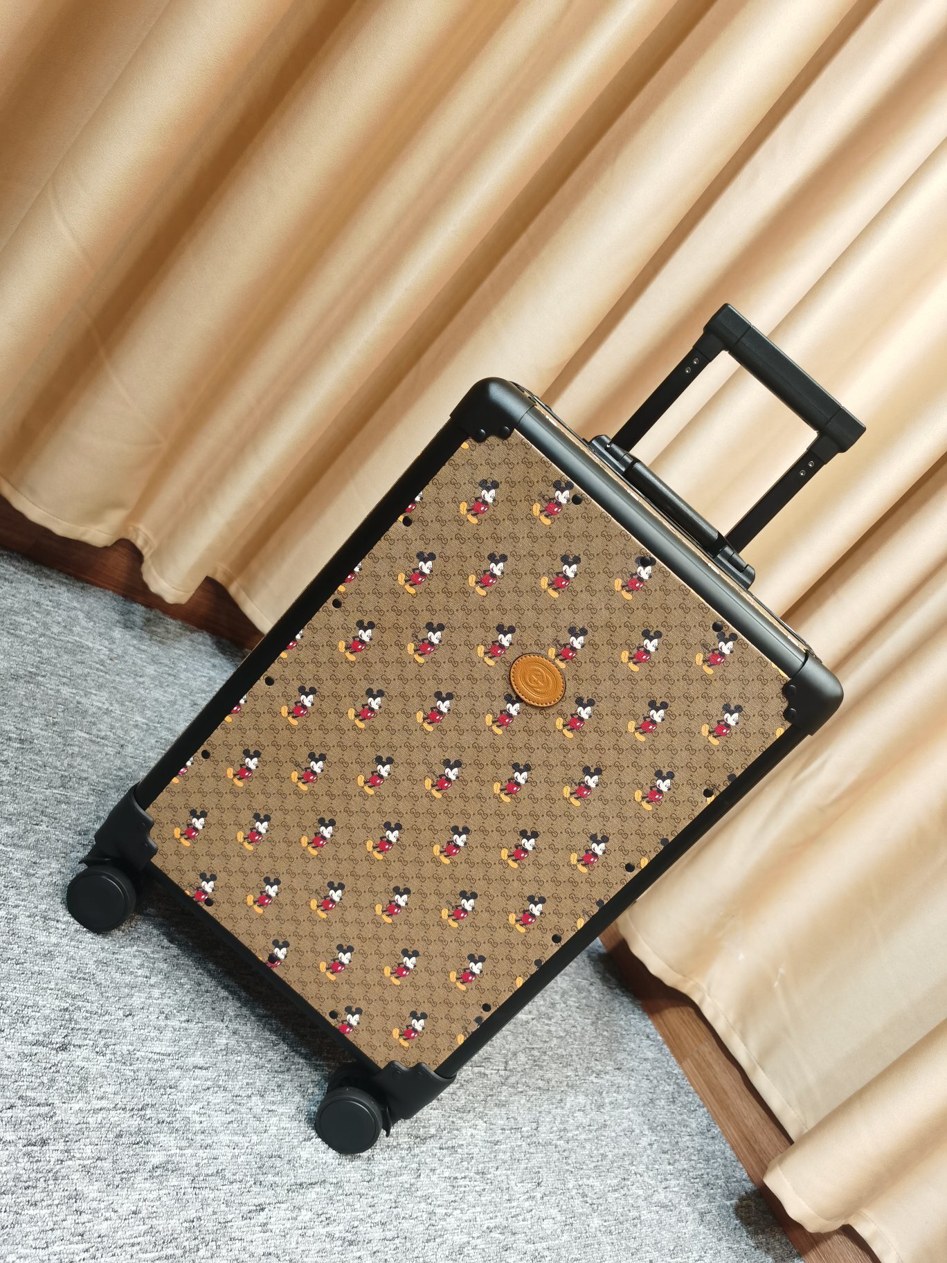 Disney x Gucci x Globe-Trotter carry-on suitcase 100% original
