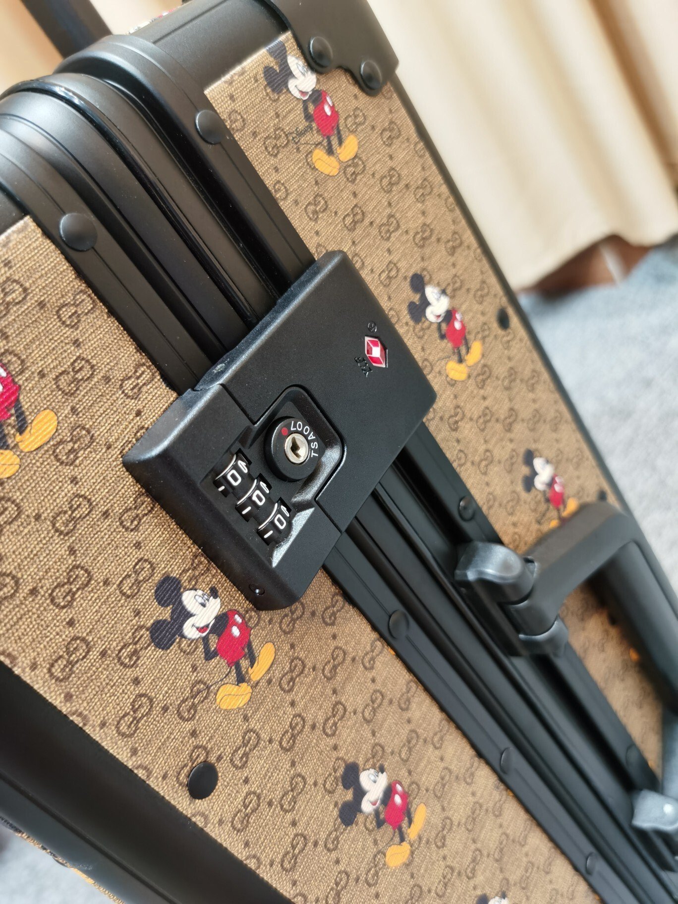 Disney x Gucci x Globe-Trotter carry-on suitcase 100% original thumbnail