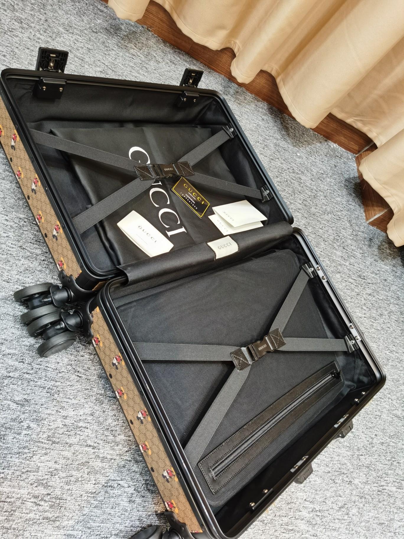 Disney x Gucci x Globe-Trotter carry-on suitcase 100% original thumbnail
