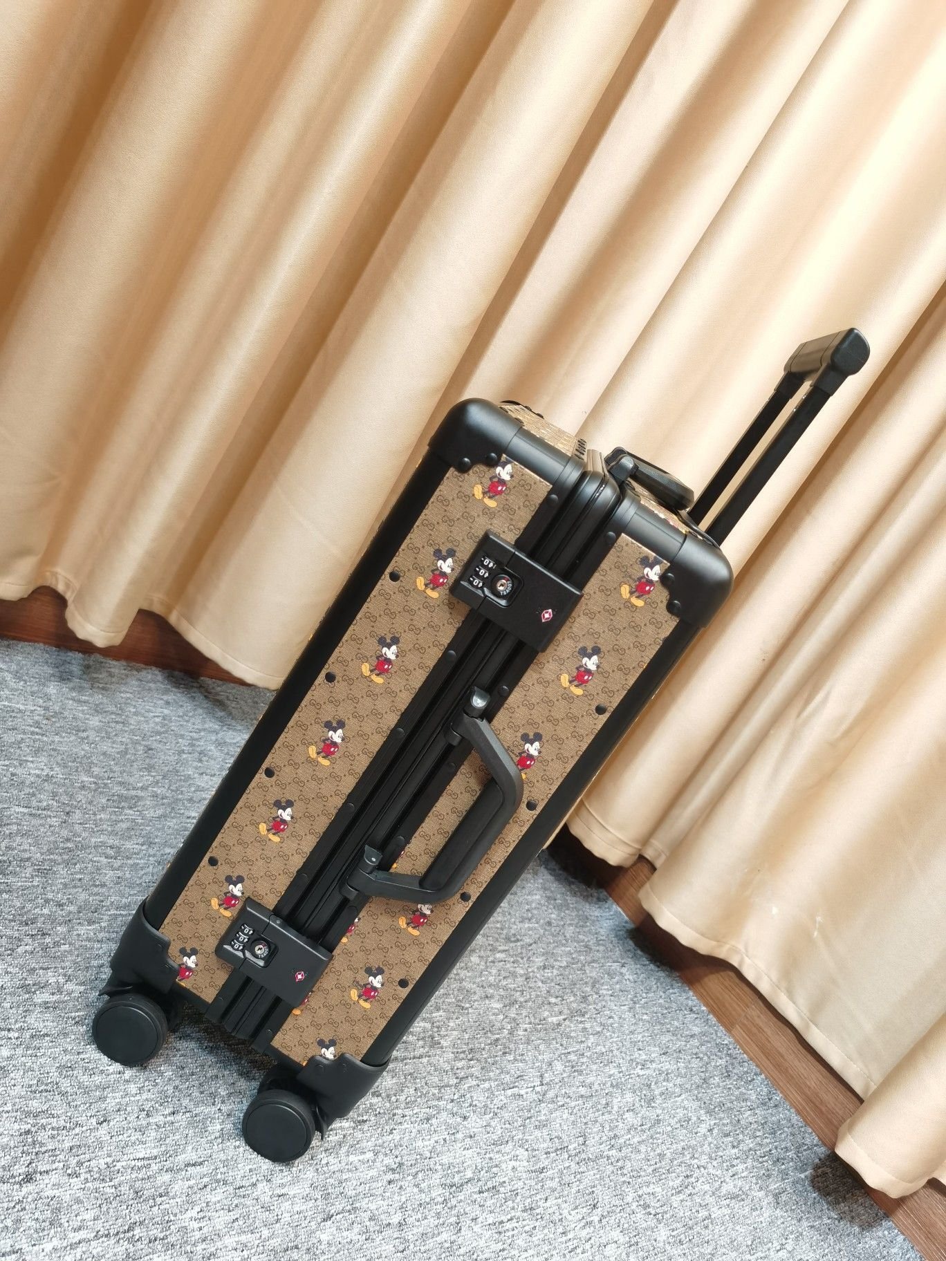 Disney x Gucci x Globe-Trotter carry-on suitcase 100% original thumbnail