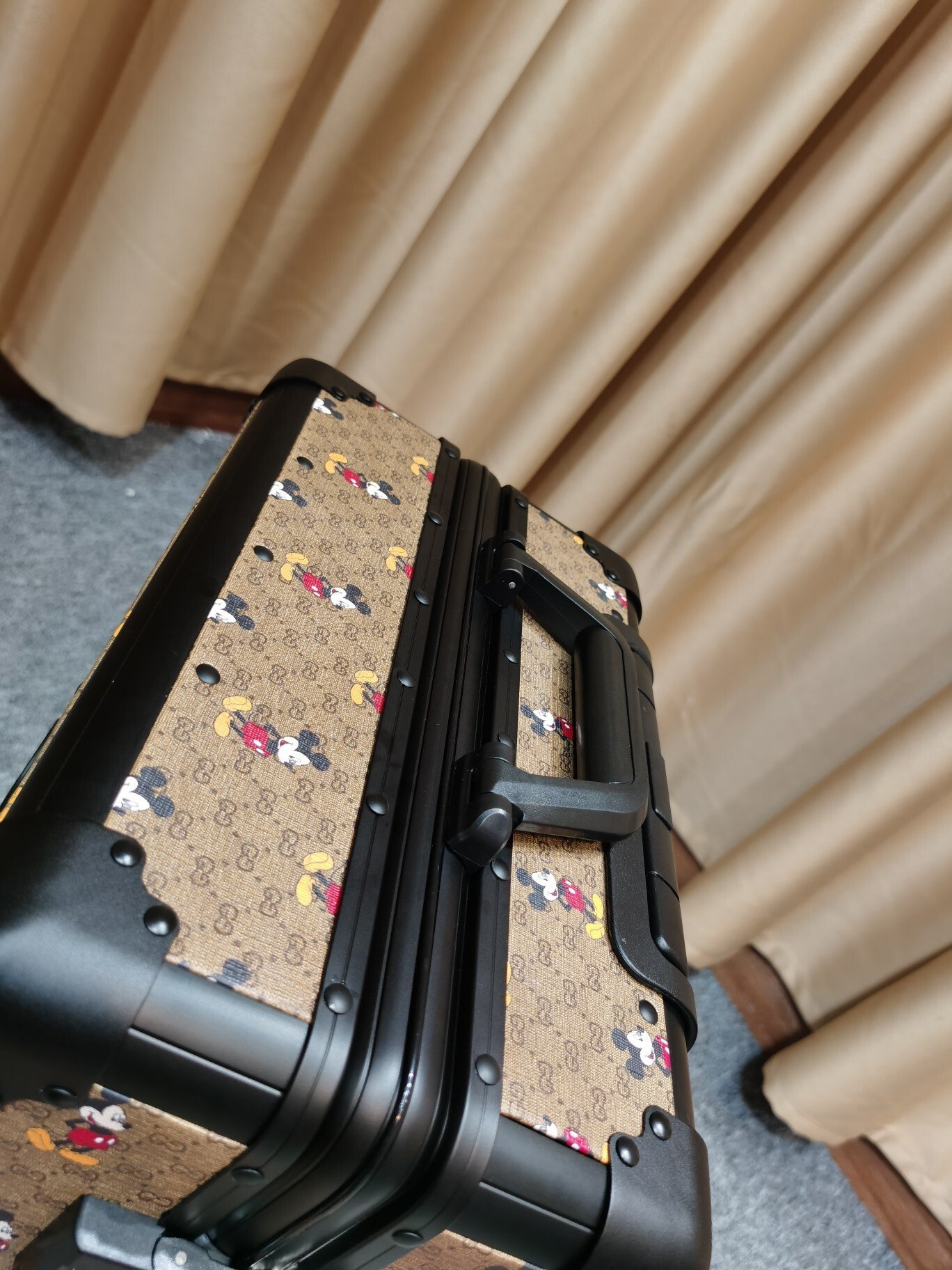Disney x Gucci x Globe-Trotter carry-on suitcase 100% original thumbnail
