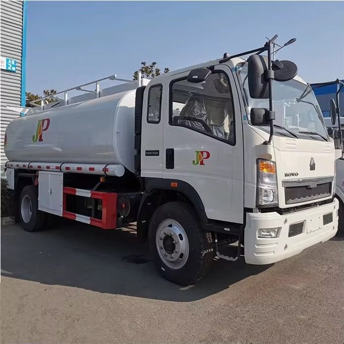 10000 - 12000 Liter diesel Tanker HOWO Fuel tank Truck