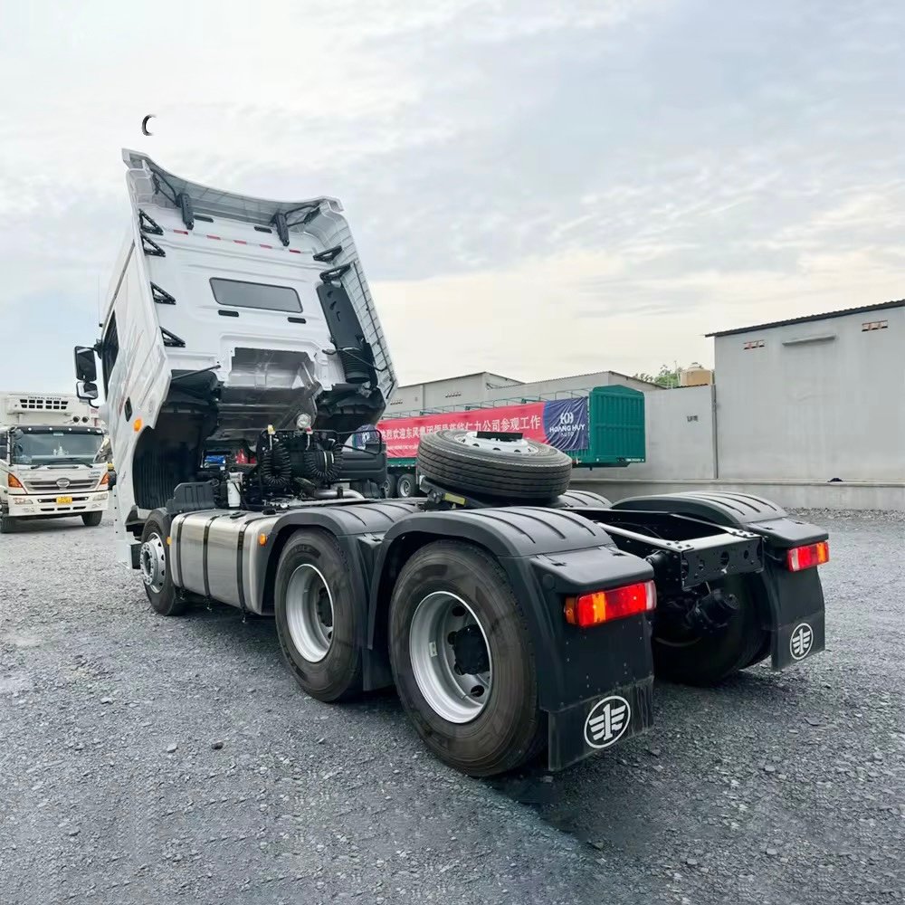 FAW JH6 460hp 6x4 Tractor Head New Truck ZW Group Euro2 Engine Fuel Efficient Tractor Truck Head thumbnail