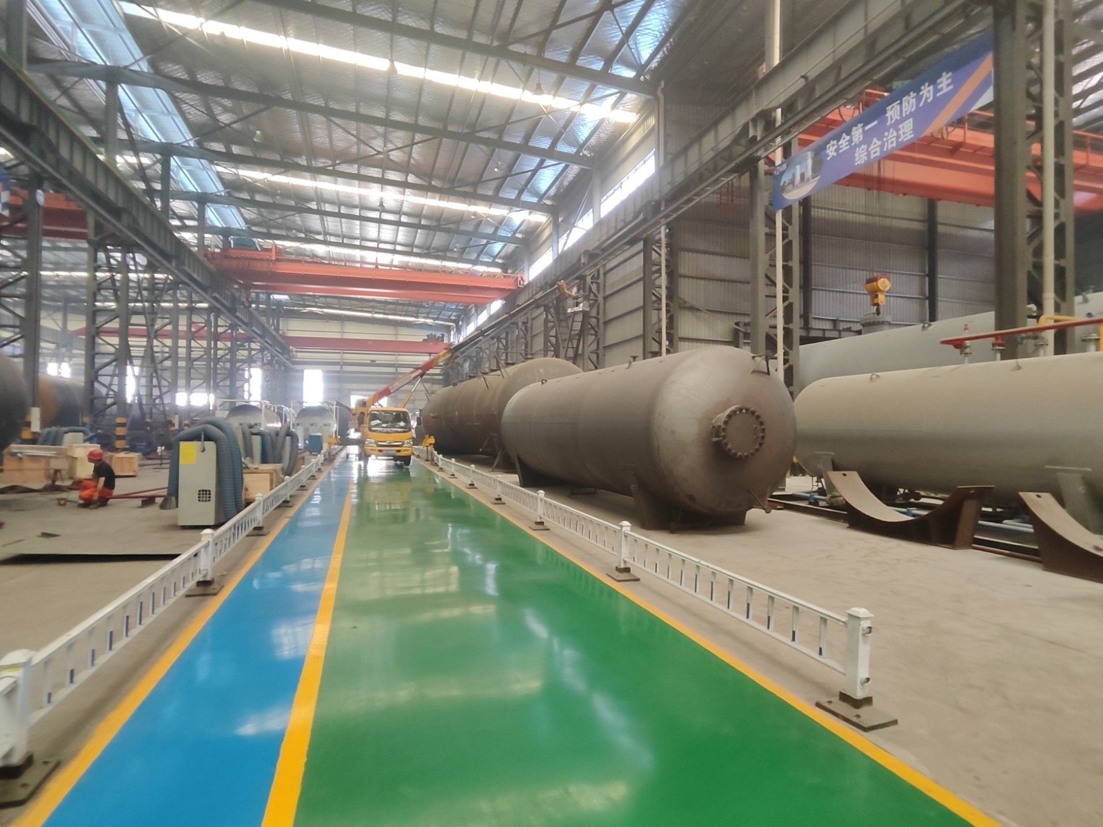 Custom made Fuel and LPG gas tanks thumbnail