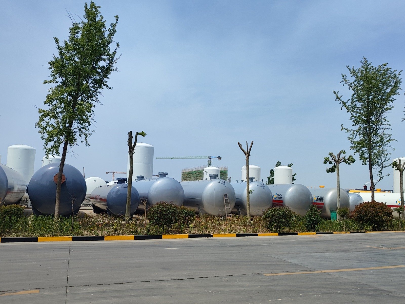 Custom made Fuel and LPG gas tanks thumbnail
