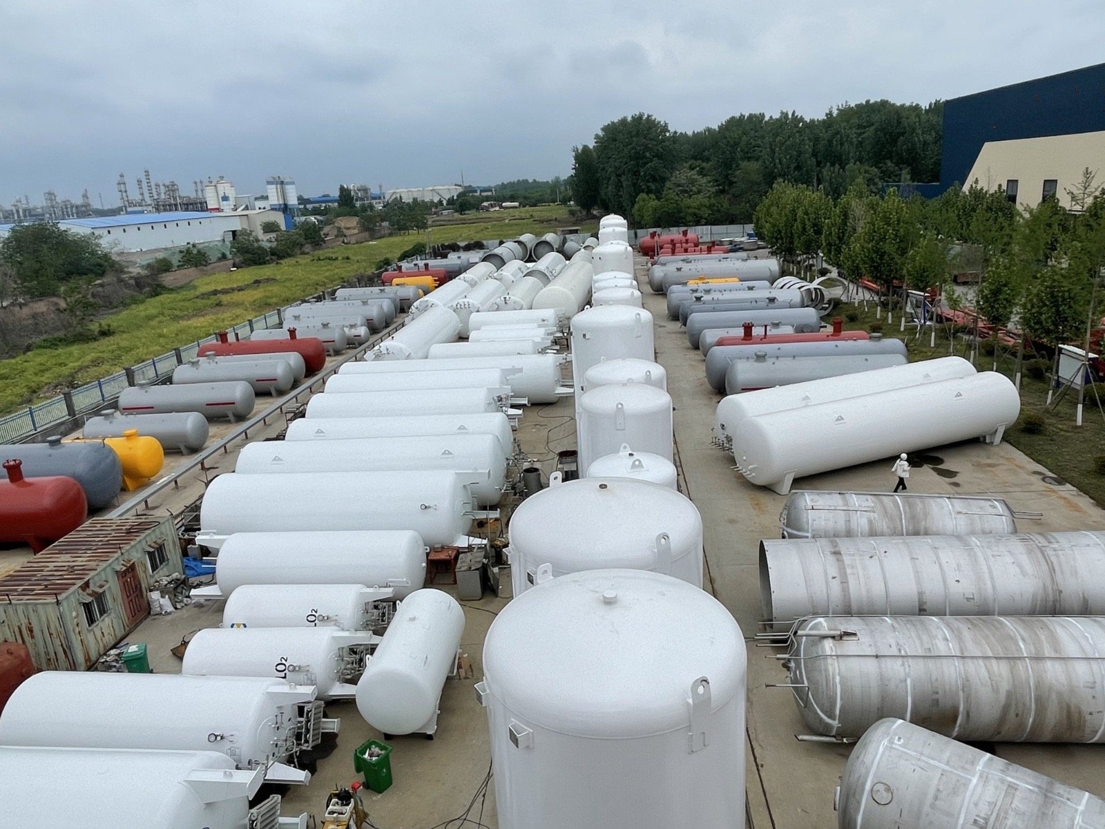 Custom made Fuel and LPG gas tanks thumbnail
